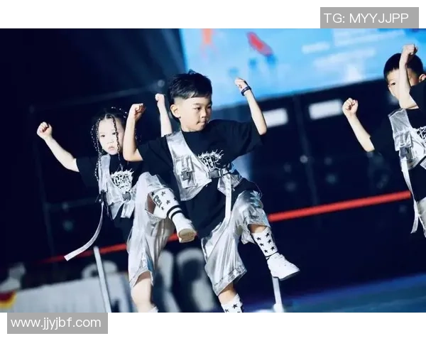 全国街舞大赛点评杭州飞盘队展现独特节奏魅力与团队默契 全国街舞大赛点评杭州飞盘队展现独特节奏魅力与团队默契